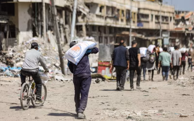 Israeli officials who want to deny aid to Gaza civillians merit Australian sanctions, humanitarian groups say